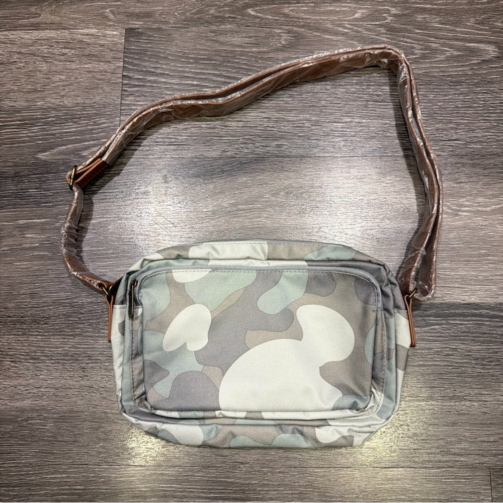 Thirty One Purse Camo Zipper Brand New